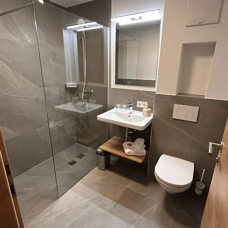 Hoeller's Bergleben *